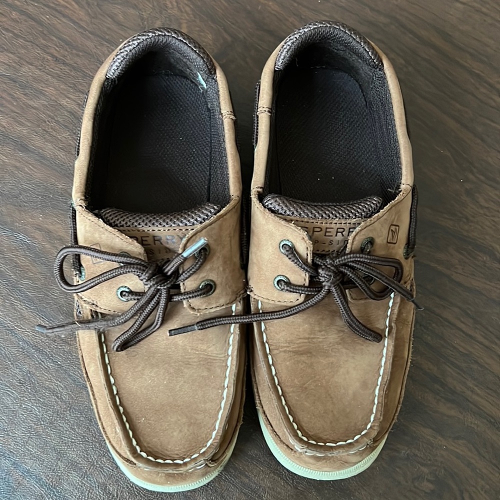 Boys Sperry Lanyard Boat Shoe, size 5M